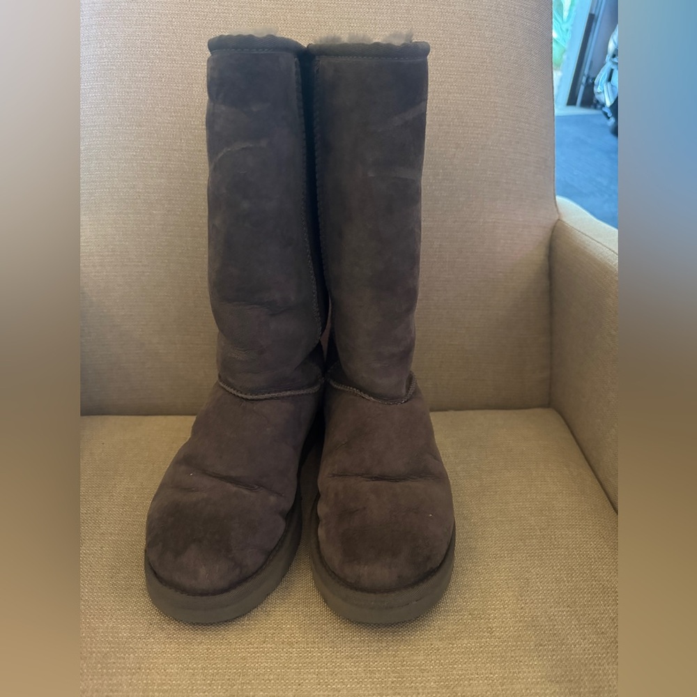 UGG Gret Winter Boots gently used